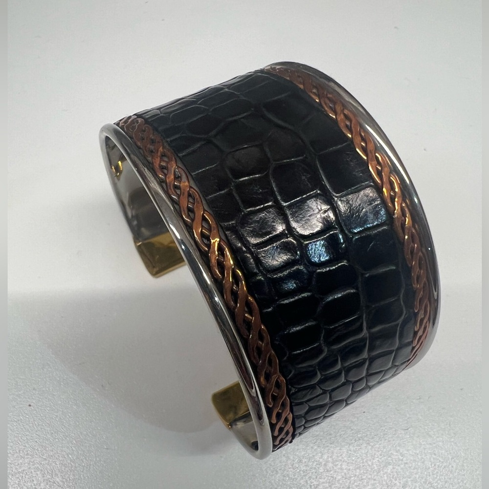 Genuine exotic alligator/crocodile skin cuff.